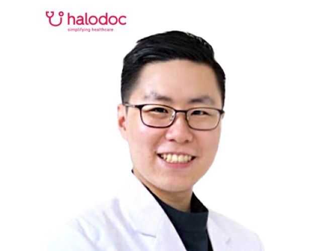 dr. Stephen A. Wirya, MS, RCPSC-UK (London), Sp.DV. Dokter Kulit Surabaya : Gambar dari Halodoc