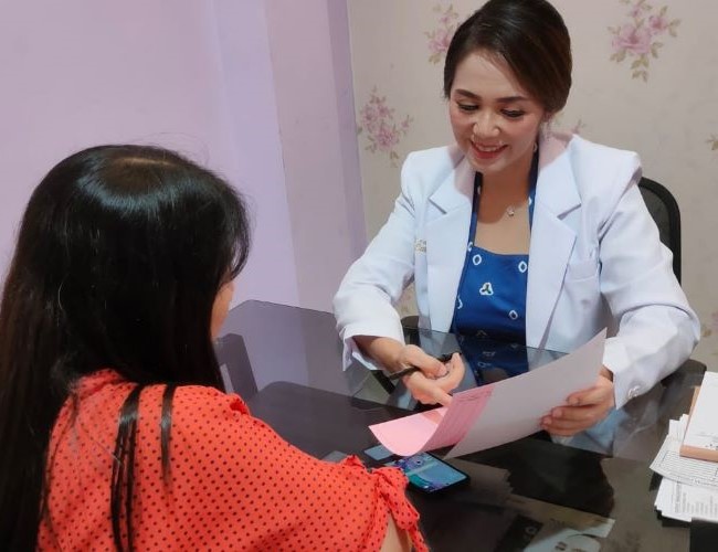 dr. Try Christian Dokter Kulit Cirebon : Gambar dari Carmella Clinic Site