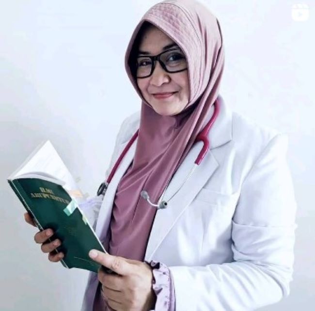 dr. Heny Aesthetic Doctor Dokter Kulit di Padang : Gambar dari Rumah Cantik dr. Heny Klinik Instagram