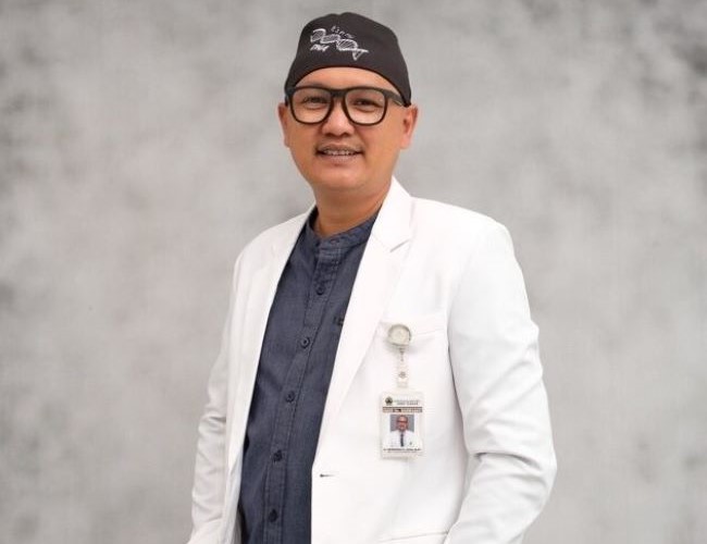 dr. Nugrohoaji Dharmawan dr,Sp.KK Dokter Kulit Solo : Gambar dari Google