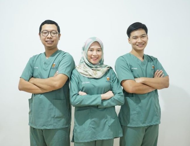 drh. Arsy, drh. Kanti, drh. Achmad Dokter Hewan Palembang : Gambar dari Wonder Pet Clinic Instagram